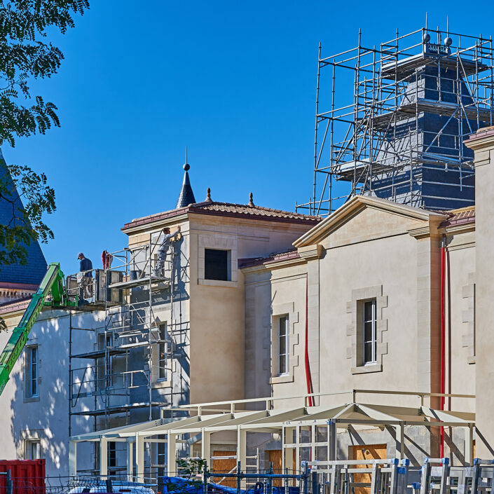 Rekonstrukce Château ESCOT pokračuje i v podzimních měsících