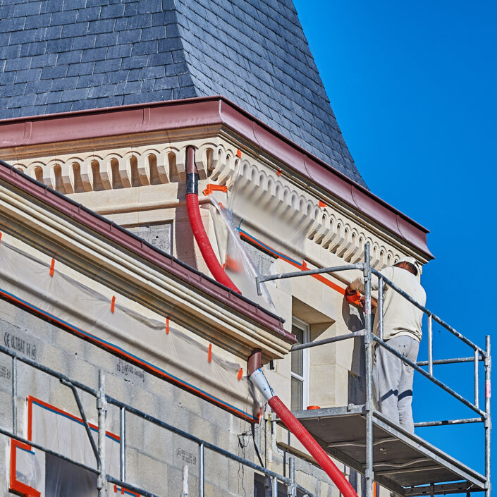 Rekonstrukce Château ESCOT pokračuje i v podzimních měsících